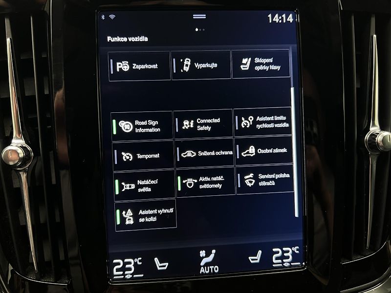 Volvo S90 D4 AWD MOMENTUM AUT - fotka 29 z 44