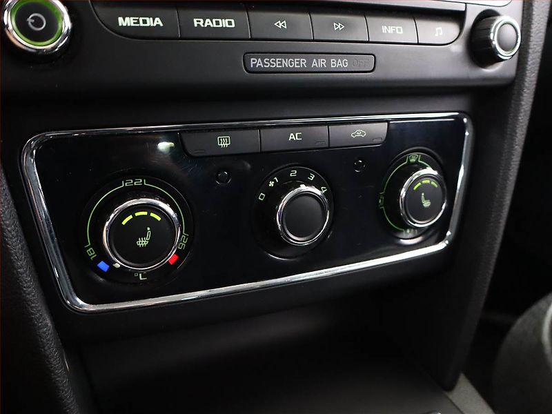 Škoda Superb (2011) 1.4 TSI - fotka 13 z 14