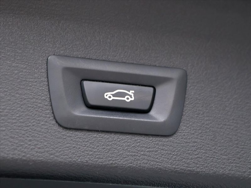 BMW X1 1,5 18i sDrive Advantage - fotka 11 z 32