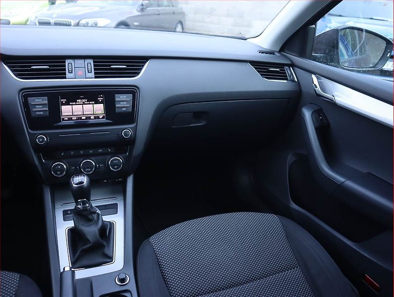 Škoda Octavia (2014) Ambition 1.6 TDI, Serv.kniha - fotka 8 z 18