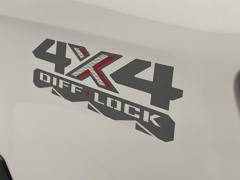 Isuzu D-Max (2025) Double Cab 1,9 V-Cross 4x4 AUT - fotka 13 z 34