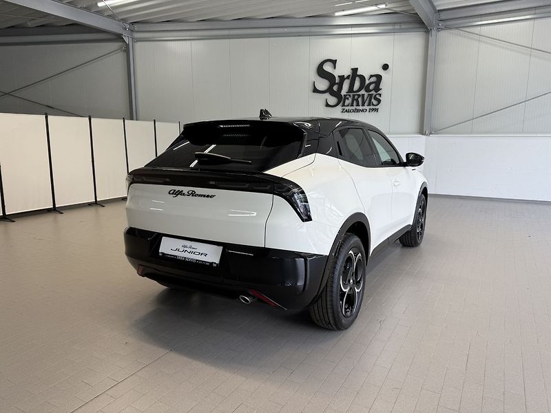 Alfa Romeo Junior (2025) Ibrida Q4 Speciale 1.2 Turbo H - fotka 4 z 22