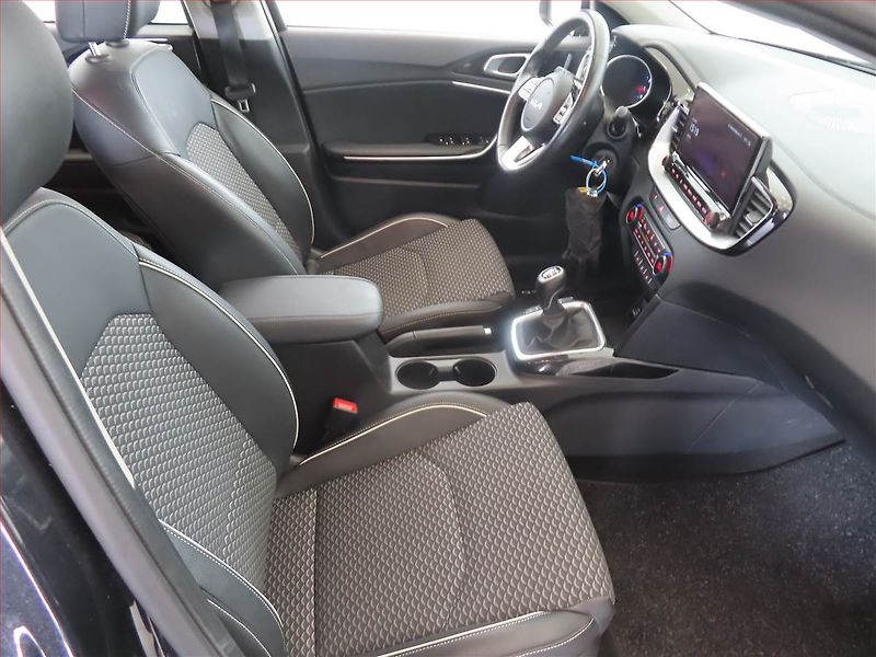 Kia XCeed (2024) Exclusive 1.5 T-GDI - fotka 9 z 14