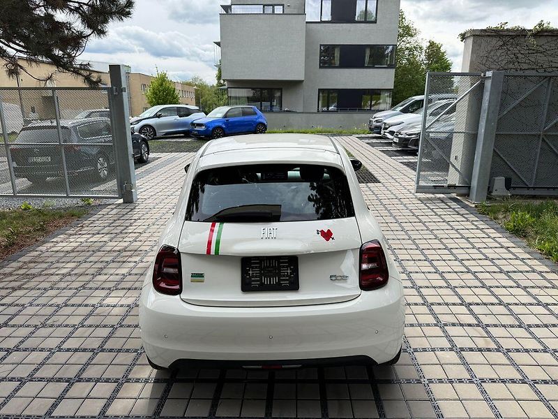 Fiat 500 --REZERVACE-- - fotka 31 z 34