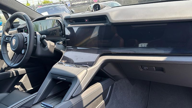 Porsche Cayenne Electric - fotka 22 z 24