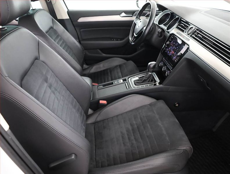Volkswagen Passat (2018) R-Line 2.0 TDI, Automat - fotka 7 z 18