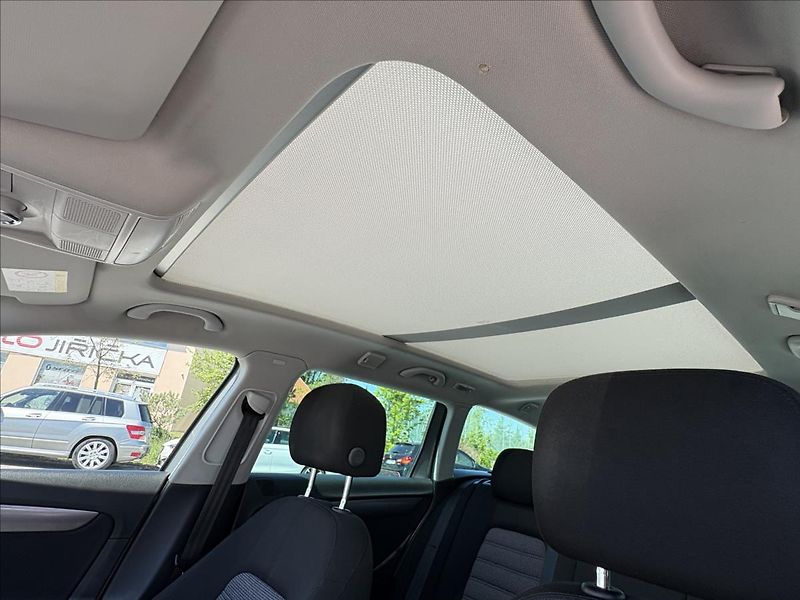 Volkswagen Passat 2,0 TDi130kW Xen,ACC,Pano,NezT - fotka 26 z 41