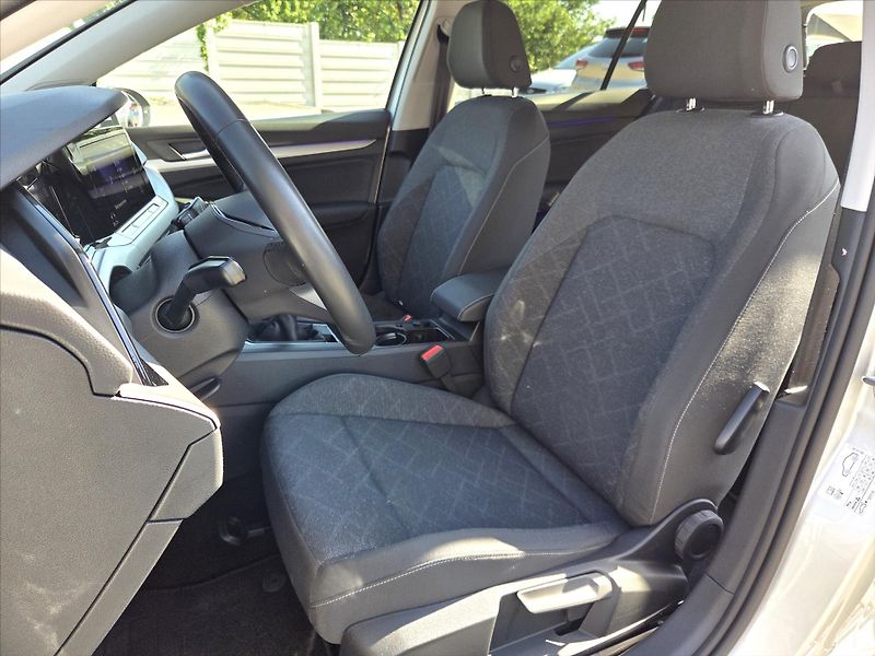 Volkswagen Golf 1,5 TSi 96kW Life ČR 1.maj Neh - fotka 8 z 22