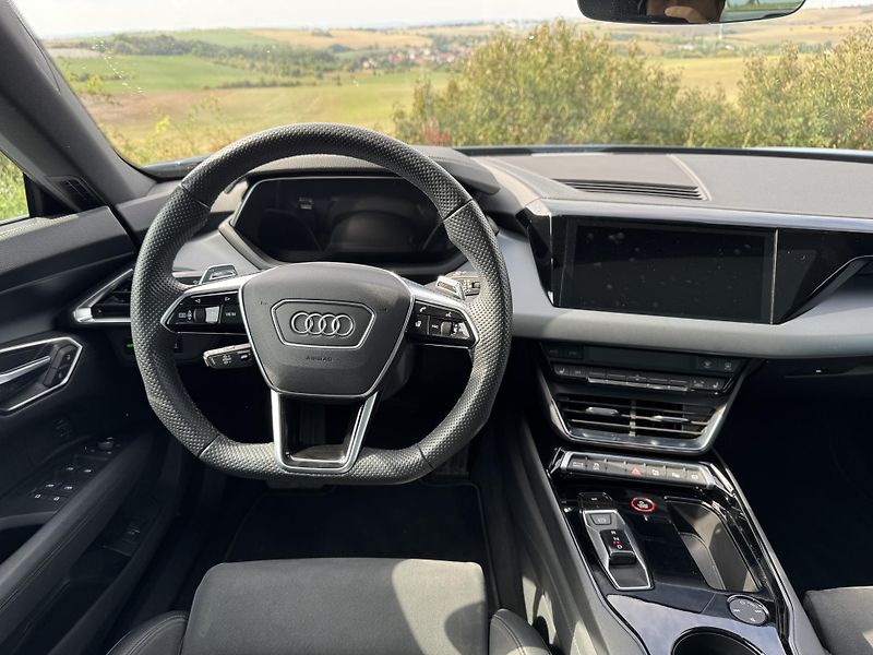 Audi e-tron GT Quattro HUD 360 Vzduch SoH 91% - fotka 39 z 58