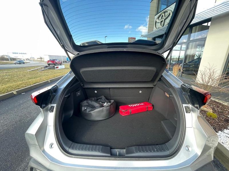 Toyota C-HR 2.0 Plug-In Hybrid Style - fotka 12 z 28