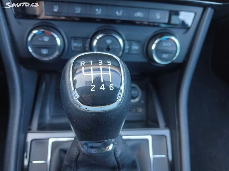 Škoda Superb 2.0 TDI 110kW - fotka 22 z 34