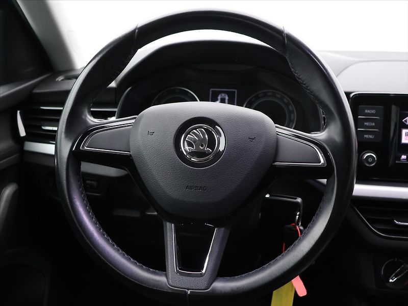 Škoda Scala 1,0 TSI 85kW Ambition CZ - fotka 17 z 30