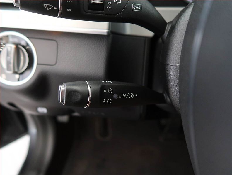 Mercedes-Benz Třídy E (2013) Elegance E 220 CDI, Automat - fotka 17 z 20