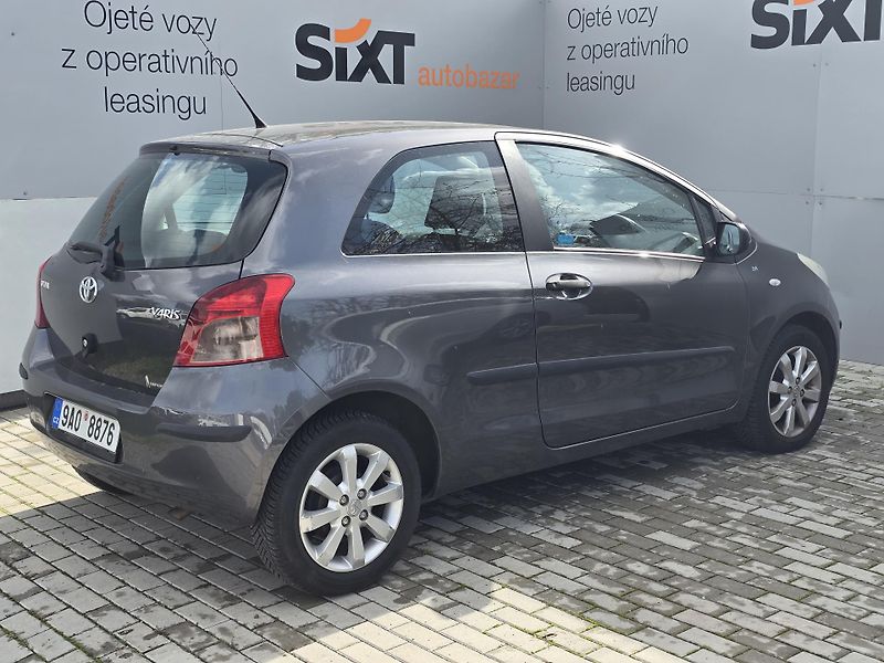 Toyota Yaris 1,3 VVT-i - fotka 3 z 23