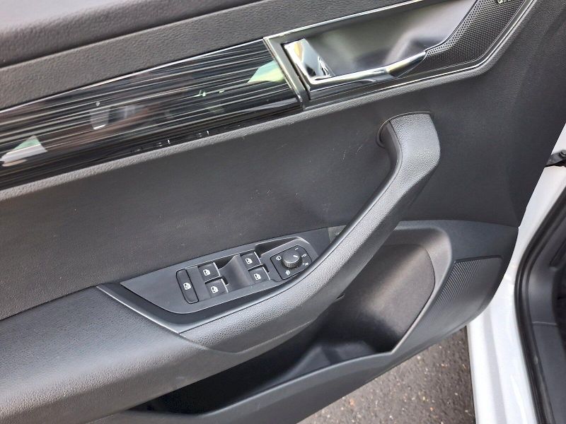 Škoda Karoq (2018) Style DSG 4x4 2,0TDi 110kW - fotka 33 z 38