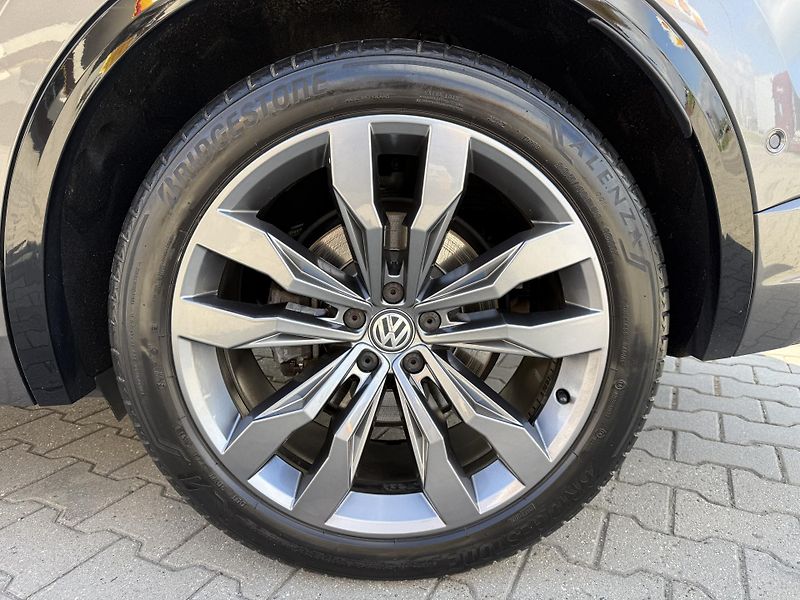 Volkswagen Touareg 3.0 TDI R-LINE   ONE MILLION - fotka 18 z 25