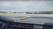 Staromódní test pro auto napěchované moderními technologiemi.