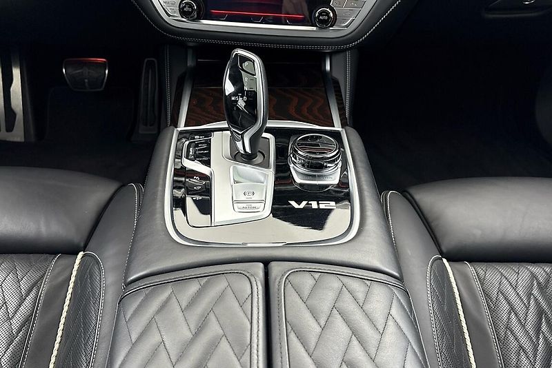 BMW Řada 7 M760Li xDrive - fotka 10 z 22