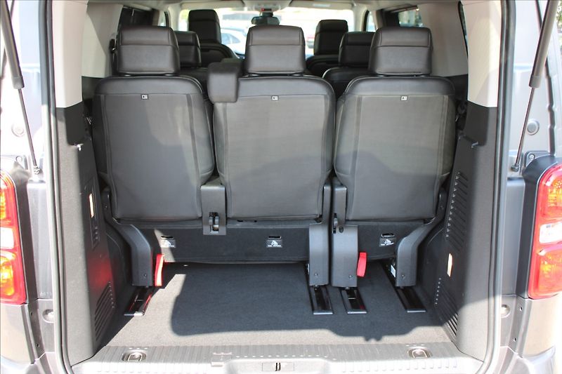 Citroën SpaceTourer 2,0 HDi  1.MAJ,A/T,DPH,8MÍST - fotka 34 z 41