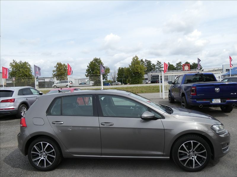 Volkswagen Golf 1,4 TSi 103kW DSG, webasto - fotka 12 z 42