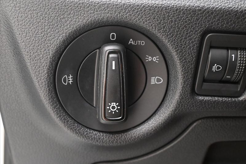 Škoda Kamiq 1,0 TSI 81 kW VIRTUAL NAVI Zár - fotka 26 z 30