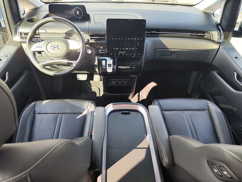 Hyundai Staria 2.2 CRDI/130kW Luxury PNM DCT - fotka 14 z 41