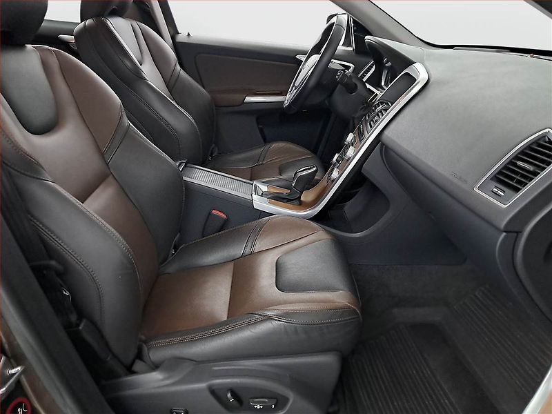 Volvo XC60 (2015) D4, 4X4, Automat, ČR,1.maj - fotka 9 z 19