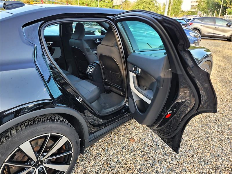 Polestar 2 0,0 300kw,AWD,MATRIX,SOH 91,5% - fotka 15 z 50