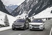 Samozřejmě mají jak kupé, tak i SUV také prosvětlenou přední masku