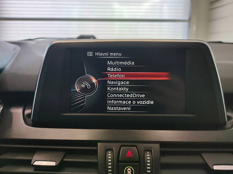BMW Řada 2 (2017) 220i Gran Tourer (141kW/192k) - fotka 16 z 27