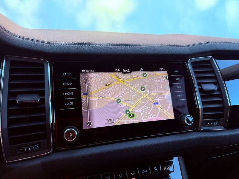 Škoda Kodiaq 2.0 TSi DSG 4x4 L&K, ČR, 1.Maj - fotka 25 z 35