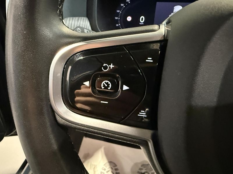 Volvo V90 B6 AWD benzin Ultimate Auto - fotka 8 z 16