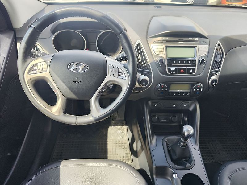 Hyundai ix35 1.7 CRDI/85kW trikolor - fotka 14 z 26