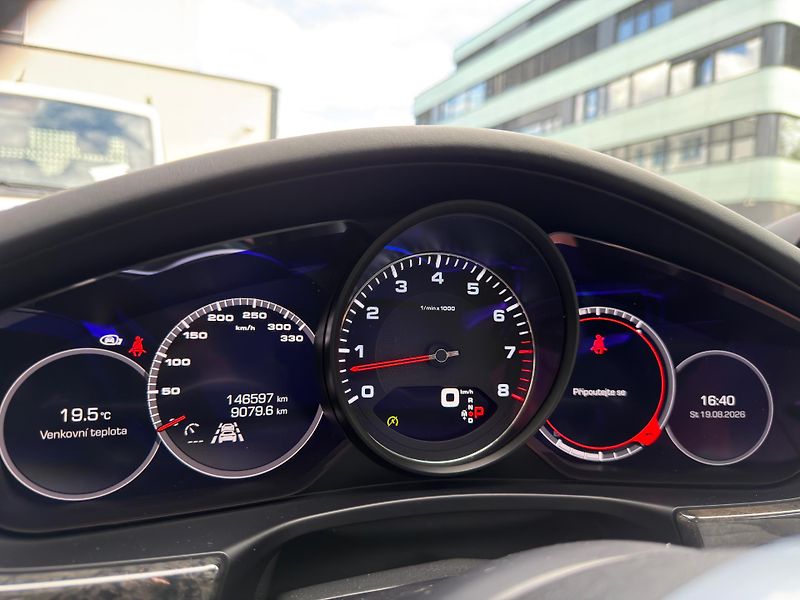 Porsche Panamera (2019) 4S Sport 2.9 324 kW CHRONO - fotka 21 z 51