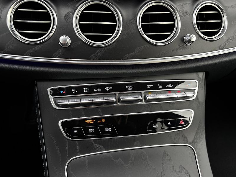 Mercedes-Benz Třídy E 300de 4MATIC TAŽNÉ DPH - fotka 27 z 33