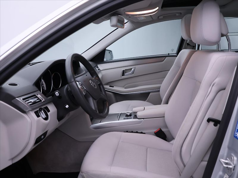Mercedes-Benz Třídy E 3,5 E 400 Serv.kniha LED - fotka 11 z 37