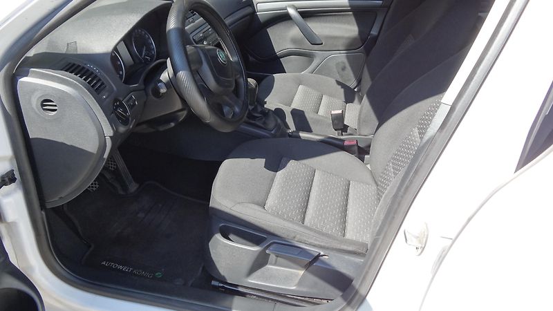Škoda Octavia kombi 1.2TSI Ambition 77kW - fotka 2 z 11