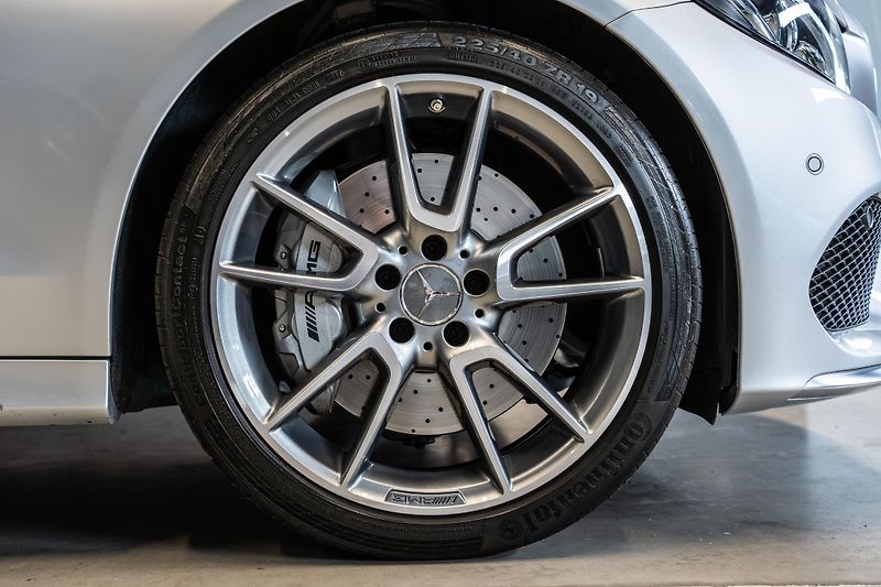Mercedes-Benz Třídy C C43 AMG BITURBO 4MATIC 270 kW  - fotka 12 z 55