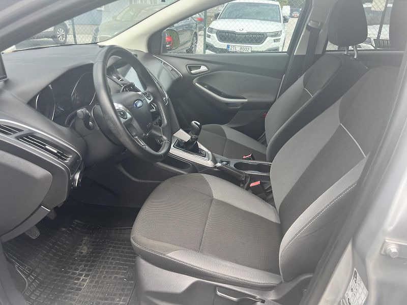 Ford Focus 1.6i KLIMATIZACE NAVI ALU KOLA - fotka 9 z 42