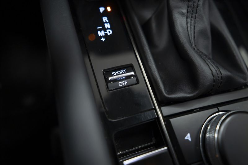 Mazda 3 2,0 e-SKYACTIV-X AT NAV KAMERA - fotka 31 z 43