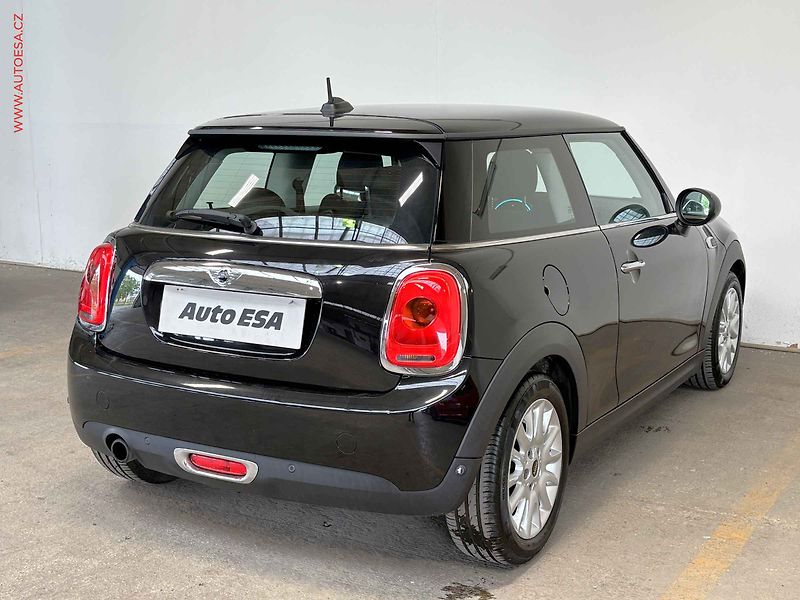 Mini Cooper (2015) 1.5i, Kůže, navi, +ALU - fotka 4 z 17