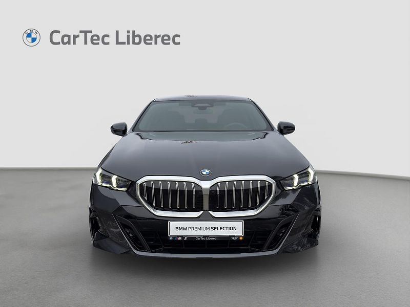 BMW Řada 5 540d xDrive Sedan - fotka 12 z 16