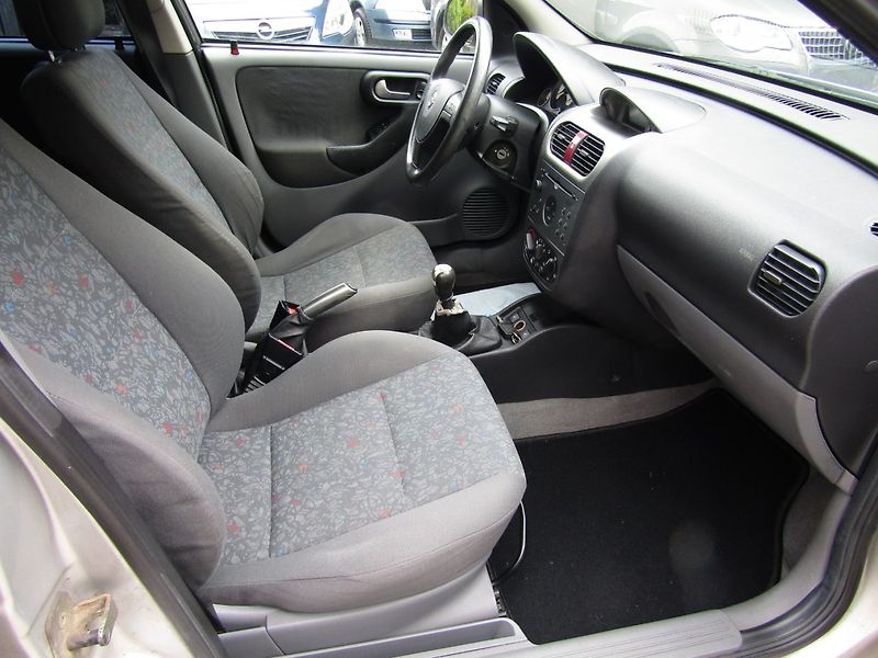 Opel Corsa (2002) GSi 1.8 16VC 92kW - fotka 27 z 38
