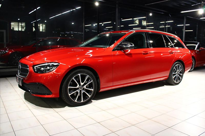 Mercedes-Benz Třídy E 300d 4MATIC DIS+ / 360° / NezT - fotka 3 z 27