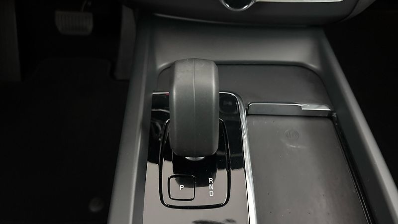 Volvo XC60 2.0 B4 AUT AWD Core - fotka 26 z 28
