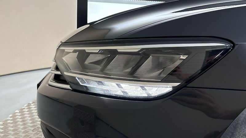 Volkswagen Passat 2.0 TDI DSG Elegance Variant - fotka 18 z 27