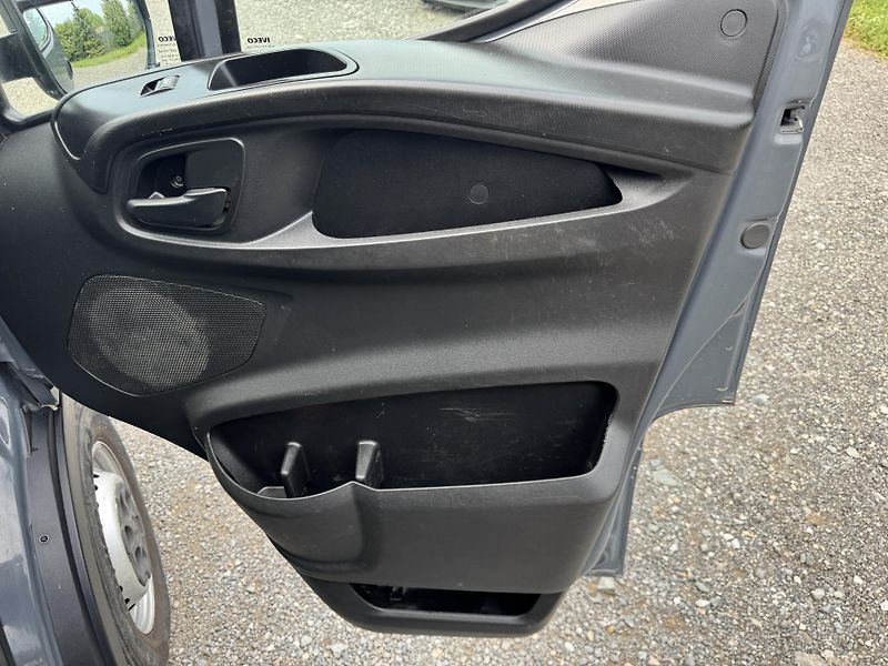 Iveco Daily 3.0,7míst,klima,TZ:3.500kg,DPH - fotka 21 z 33