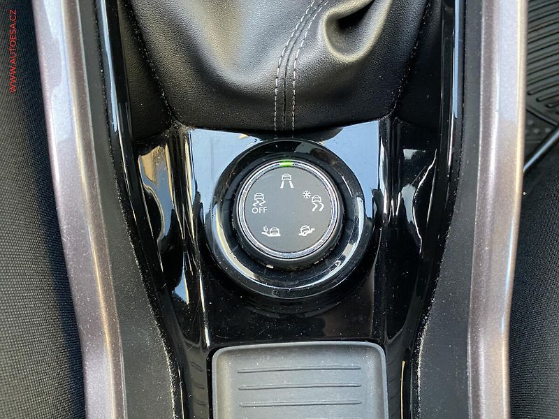 Peugeot 2008 (2014) 1.6 e-HDi, Navi, kamera - fotka 17 z 19