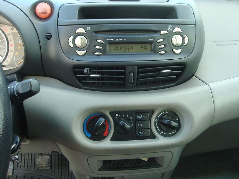 Nissan Almera Tino (2002) 1,8 - fotka 13 z 14