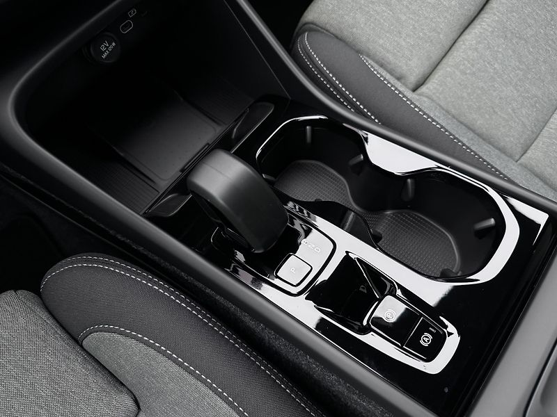 Volvo XC40 (2026) B3 AUT DARK PLUS - fotka 20 z 24